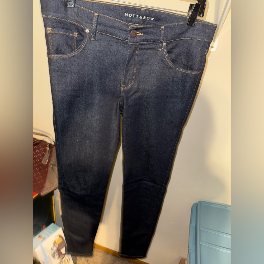 Mott and Bow Mid-rise skinny jeans size 30